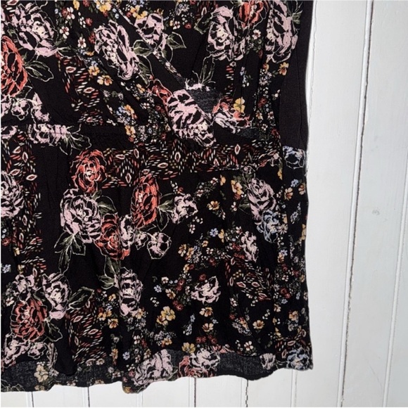 Maurices Tank Top Black Floral Size 1X - Picture 3 of 6
